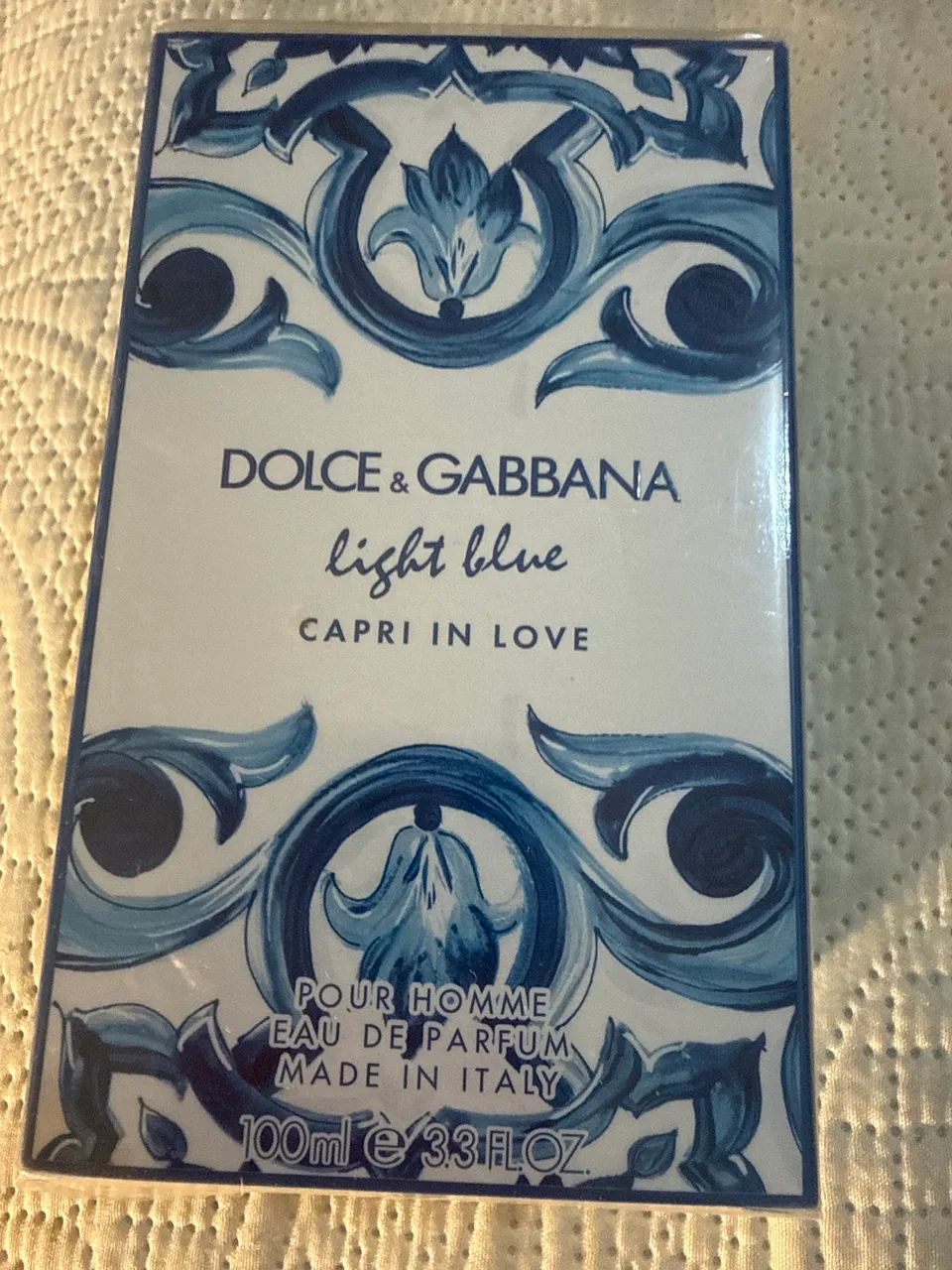 Dolce e gabbana light blue capri in love