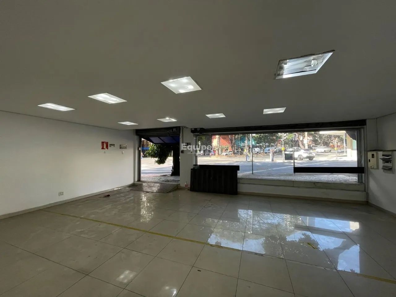 Loja Comercial de 210m² para Alugar na Savassi | 70m² de Loja + Subsolo - Foto 5