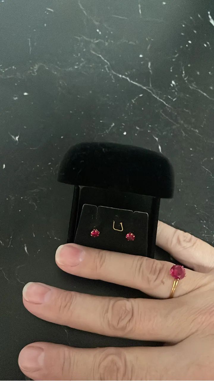 Vendo um conjunto de brinco e anel de ouro 18 com pedras em rubi - Foto 2