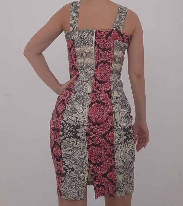 Vestido Lança Perfume Estampado Justo com Decote - Foto 2