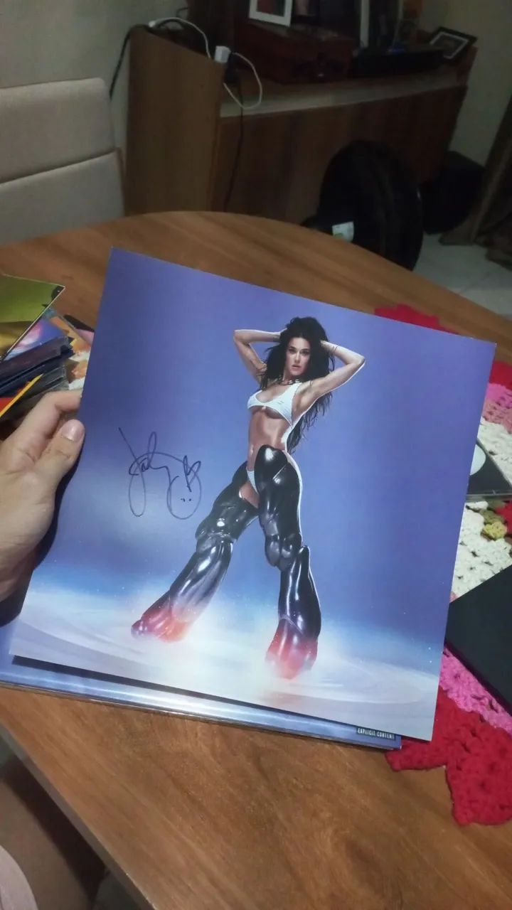 Katy Perry - 143 (Store Exclusive) Autografado - Vinil Prateado - Foto 3