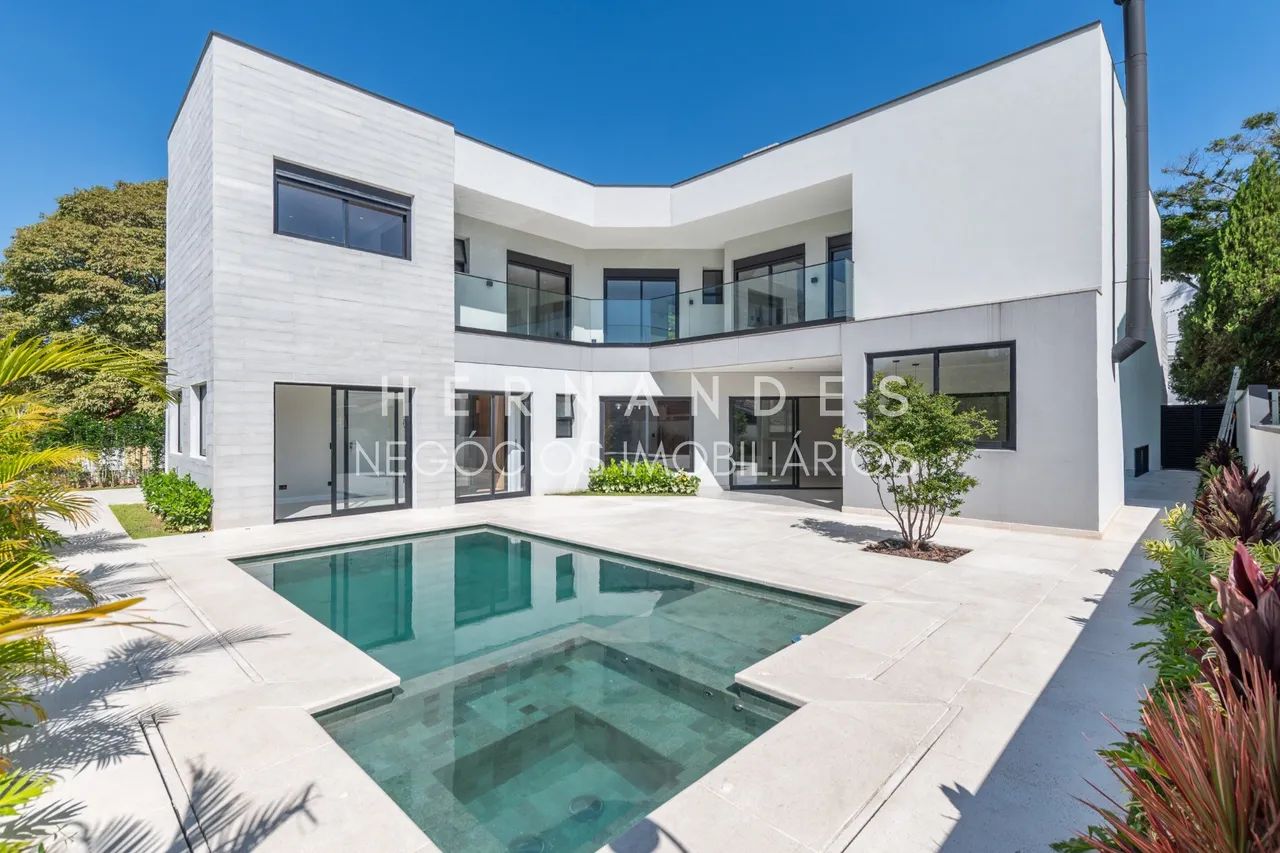 Casa de luxo em condomínio Alphaville com 4 quartos e 516,20 m² de área.