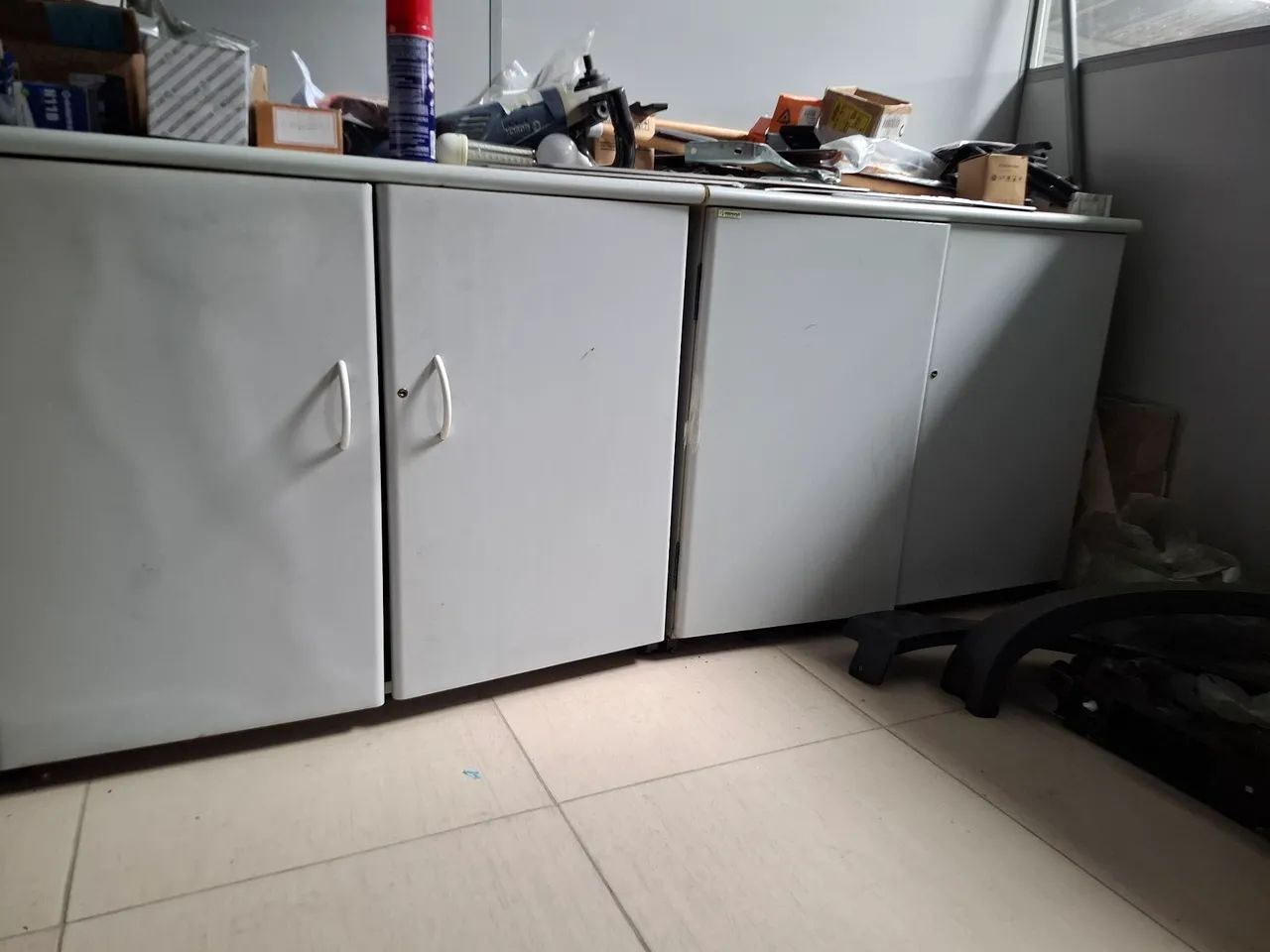 Ven 2 armários pra escritório. 