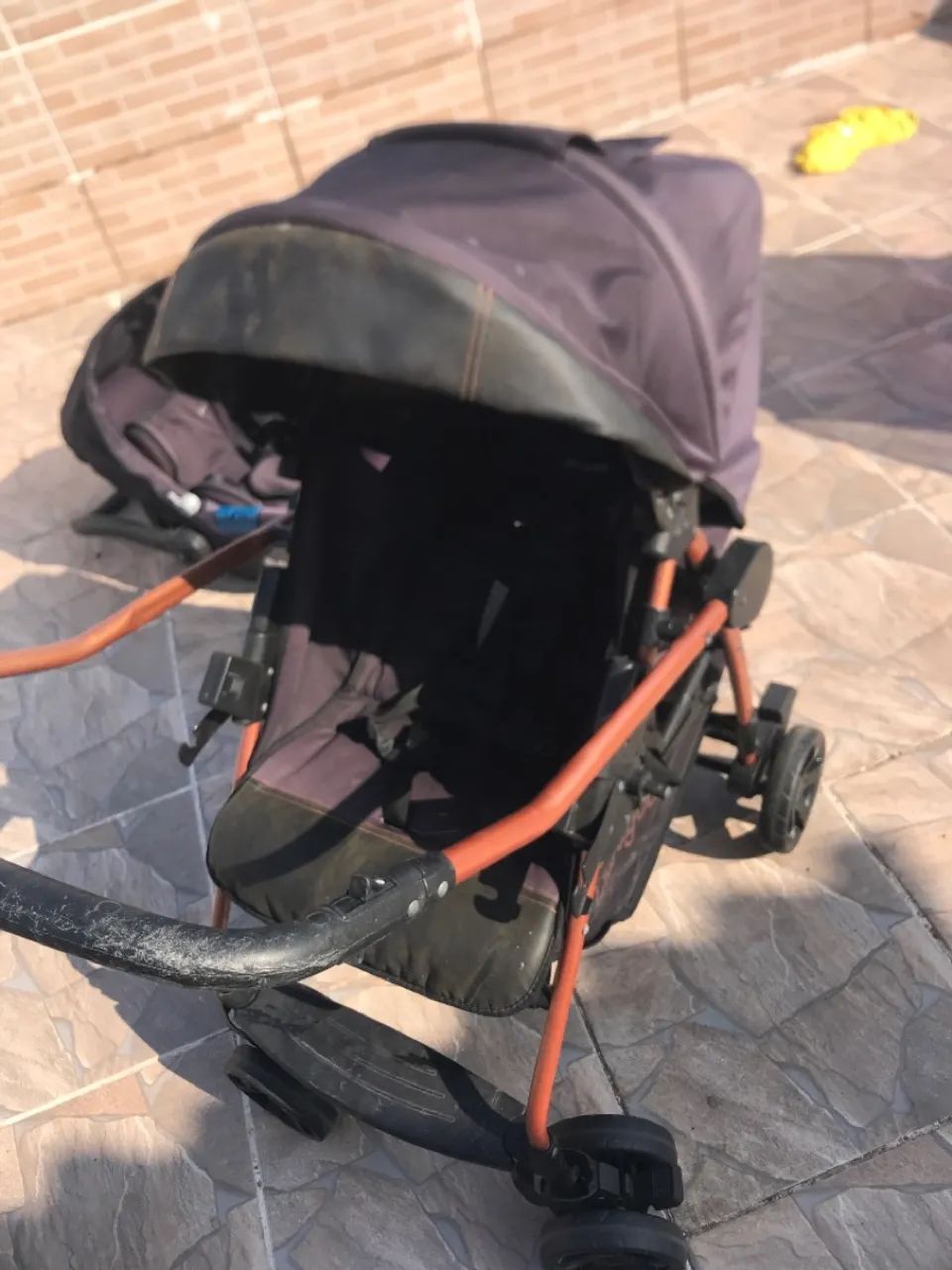 Carrinho de bebê com bebê conforto  - Foto 3