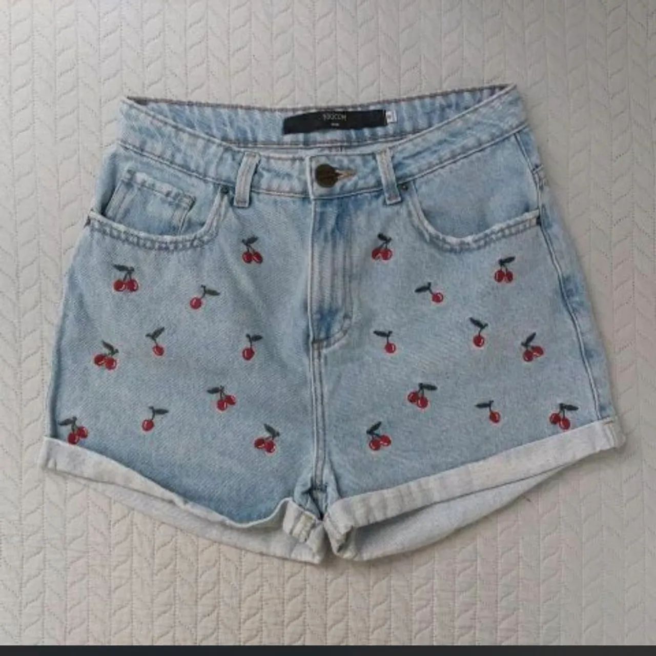 short jeans cereja 