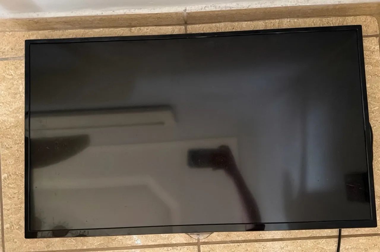 TV smart AOC 32? polegadas *com defeito* 