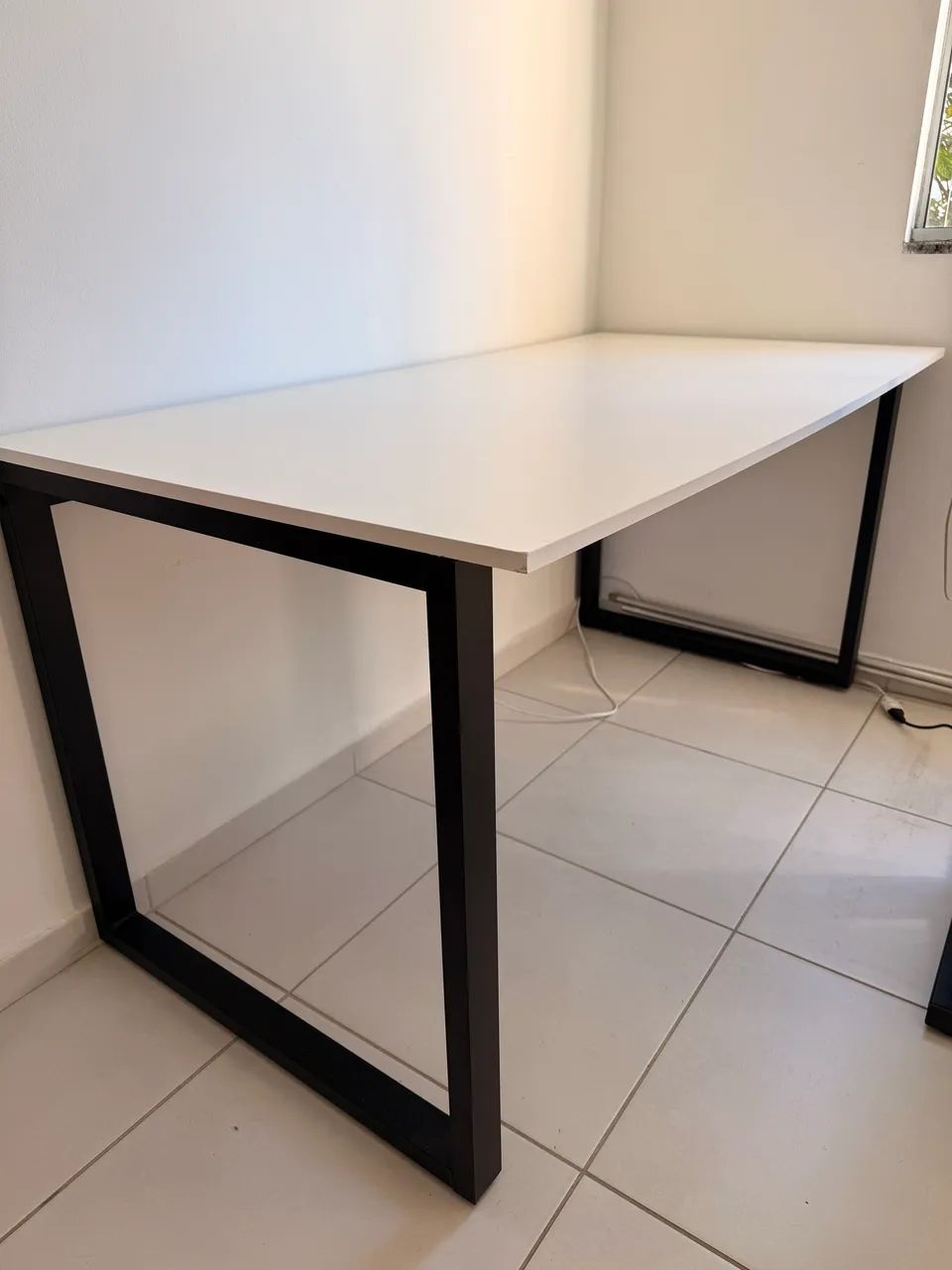 Escrivaninha branca 150x75cm