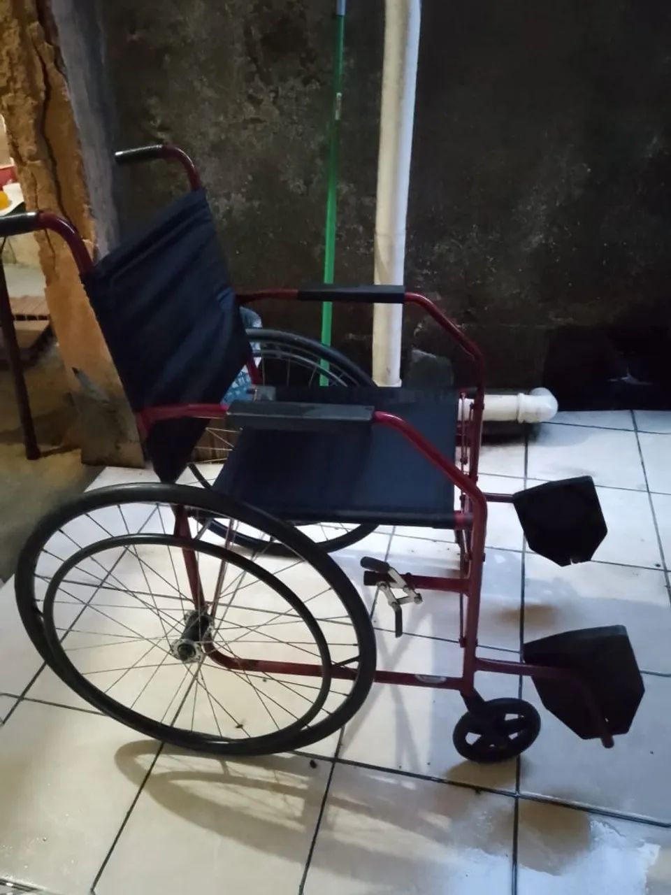 Cadeira de rodas usada somente uma vez.  - Foto 2