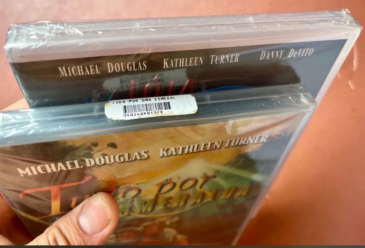 DVDs lacrados: Tudo por uma esmeralda e A joia do Nilo - Foto 3