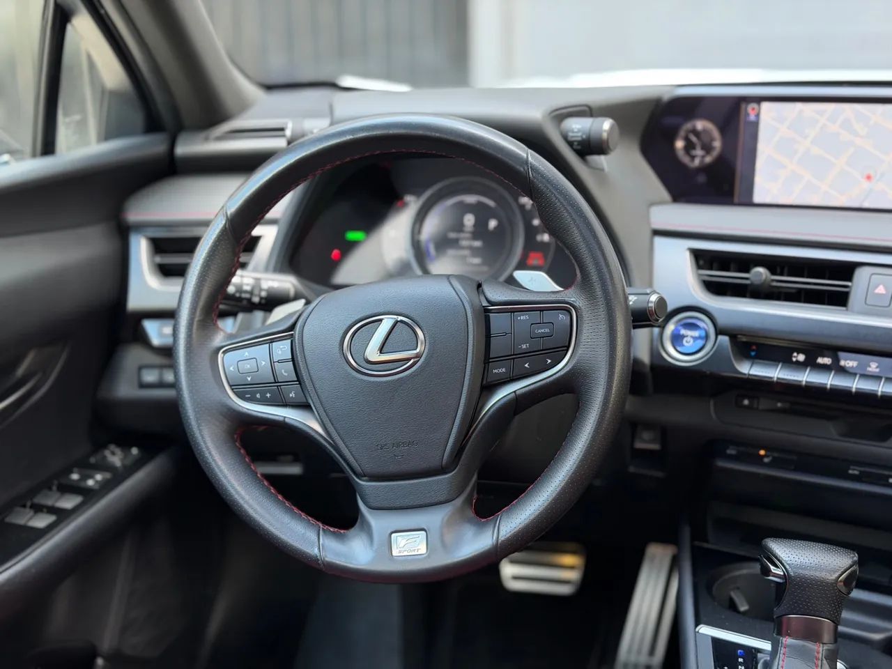 Lexus UX-250h F-sport 2.0 16V Aut.(hybrid), foto 6 de 13