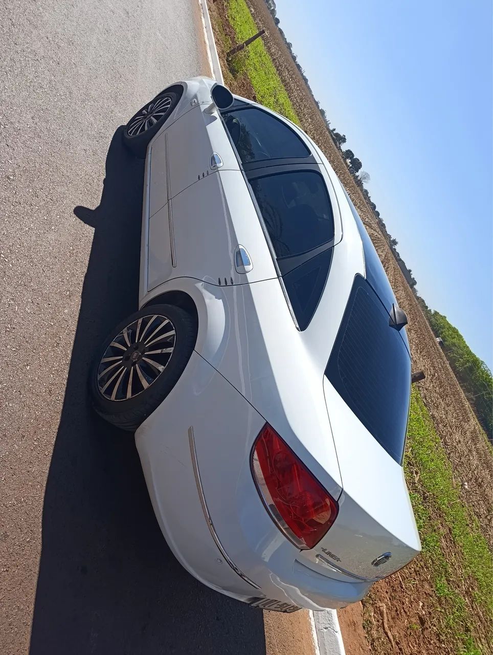 Fiat Linea Absolute 1.9/1.8 Flex Dualogic 4P 2011 - Foto 2