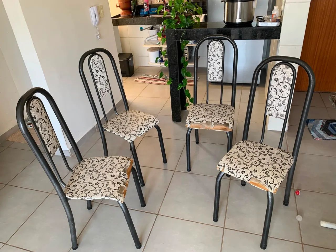Mesa com 4 cadeiras  - Foto 2