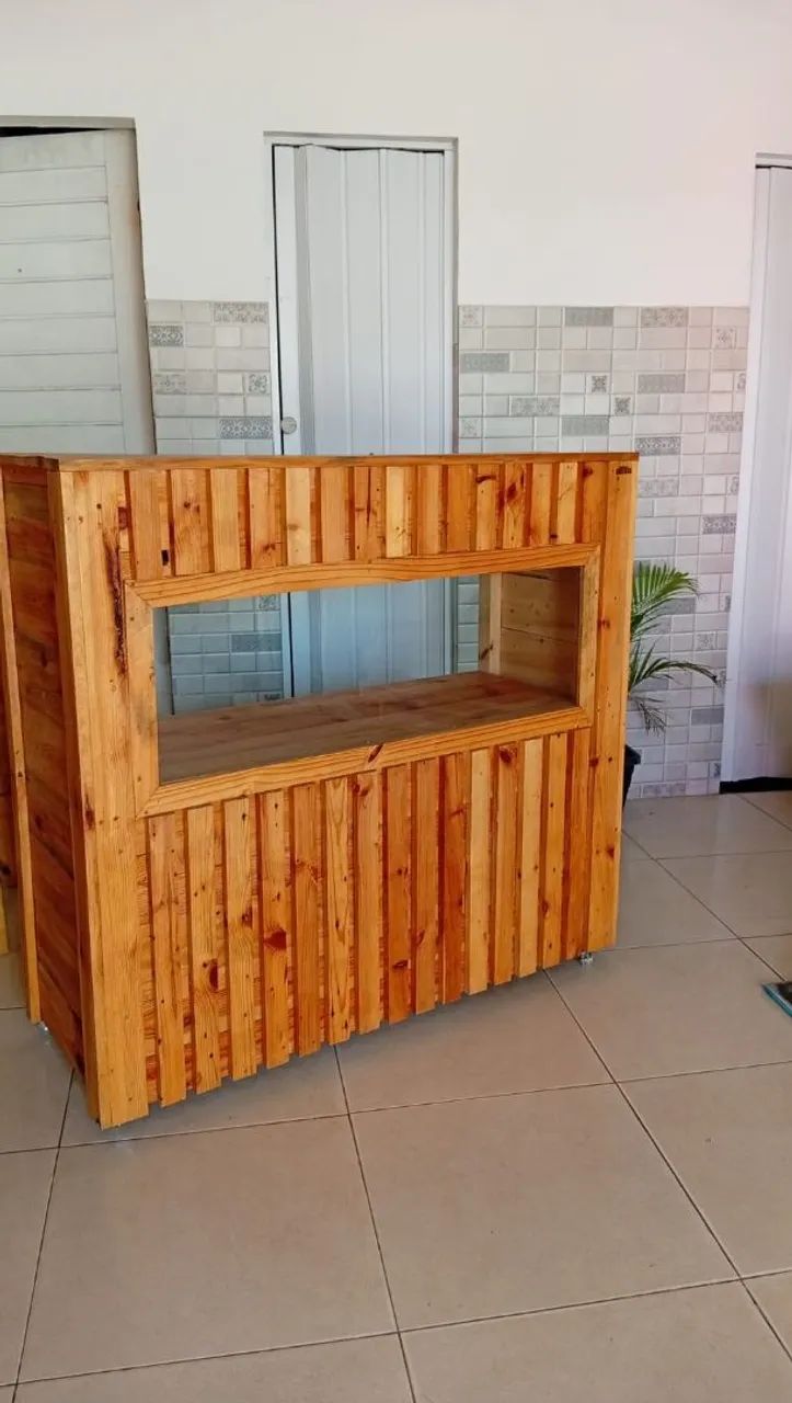 Balcão Expositor de Madeira com vidro 