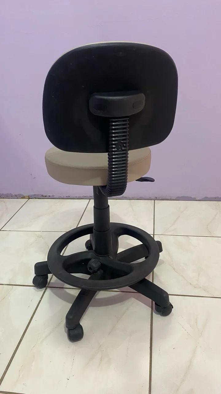 Cadeira giratória para recepção/ Escritório  - Foto 4