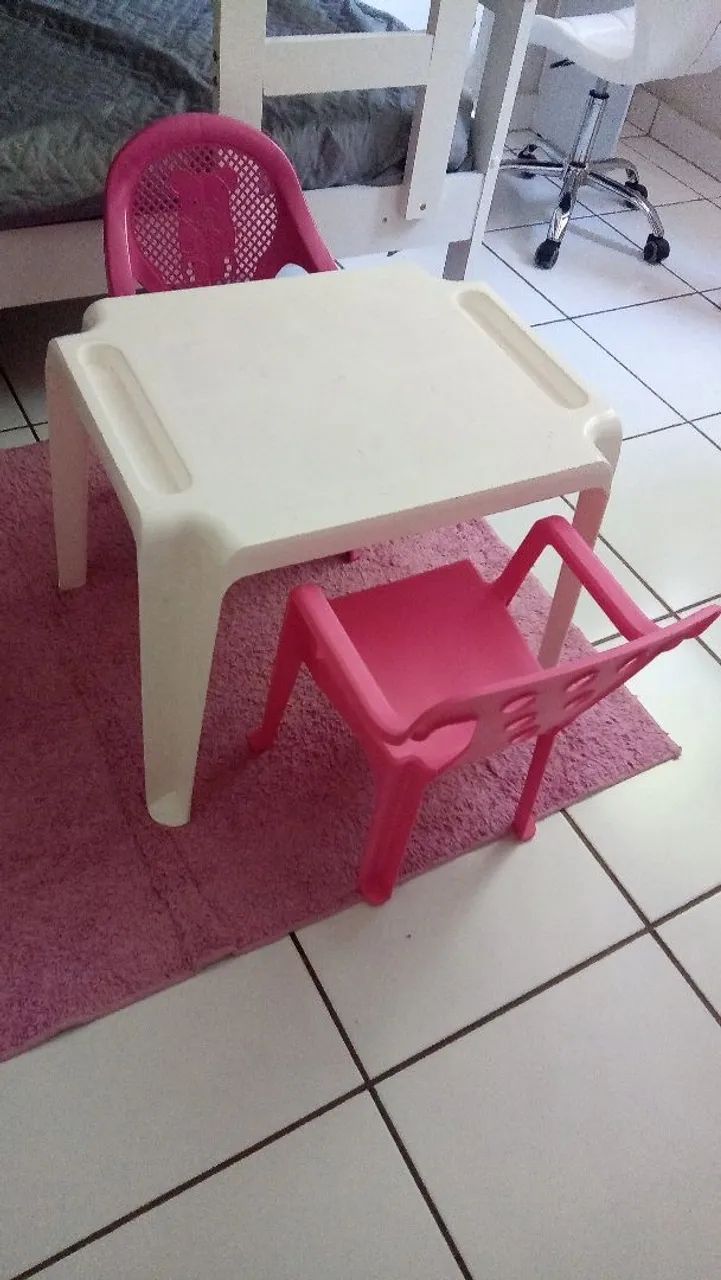 Mesa infantil com 2 cadeiras  - Foto 2