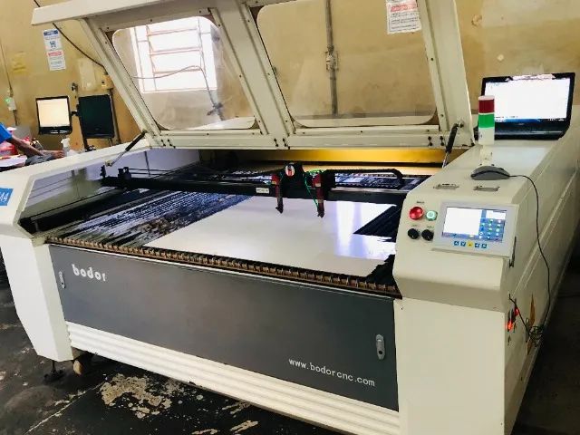 Maquina de Corte a Laser CNC 1800x1400mm - 150w Duplo
