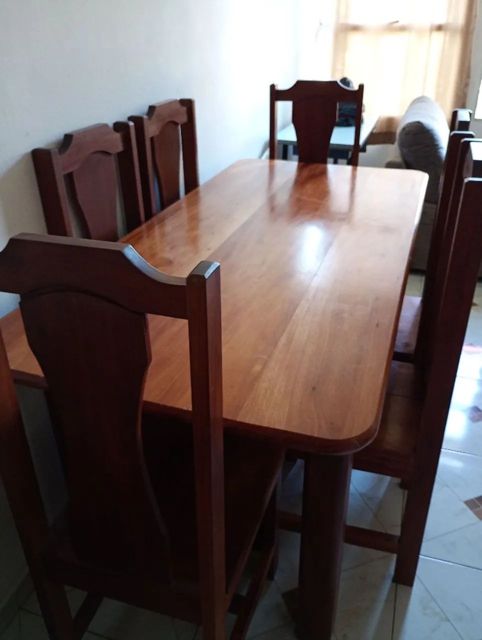 Mesa retangular de madeira pura com 6 cadeiras de madeira também  - Foto 2
