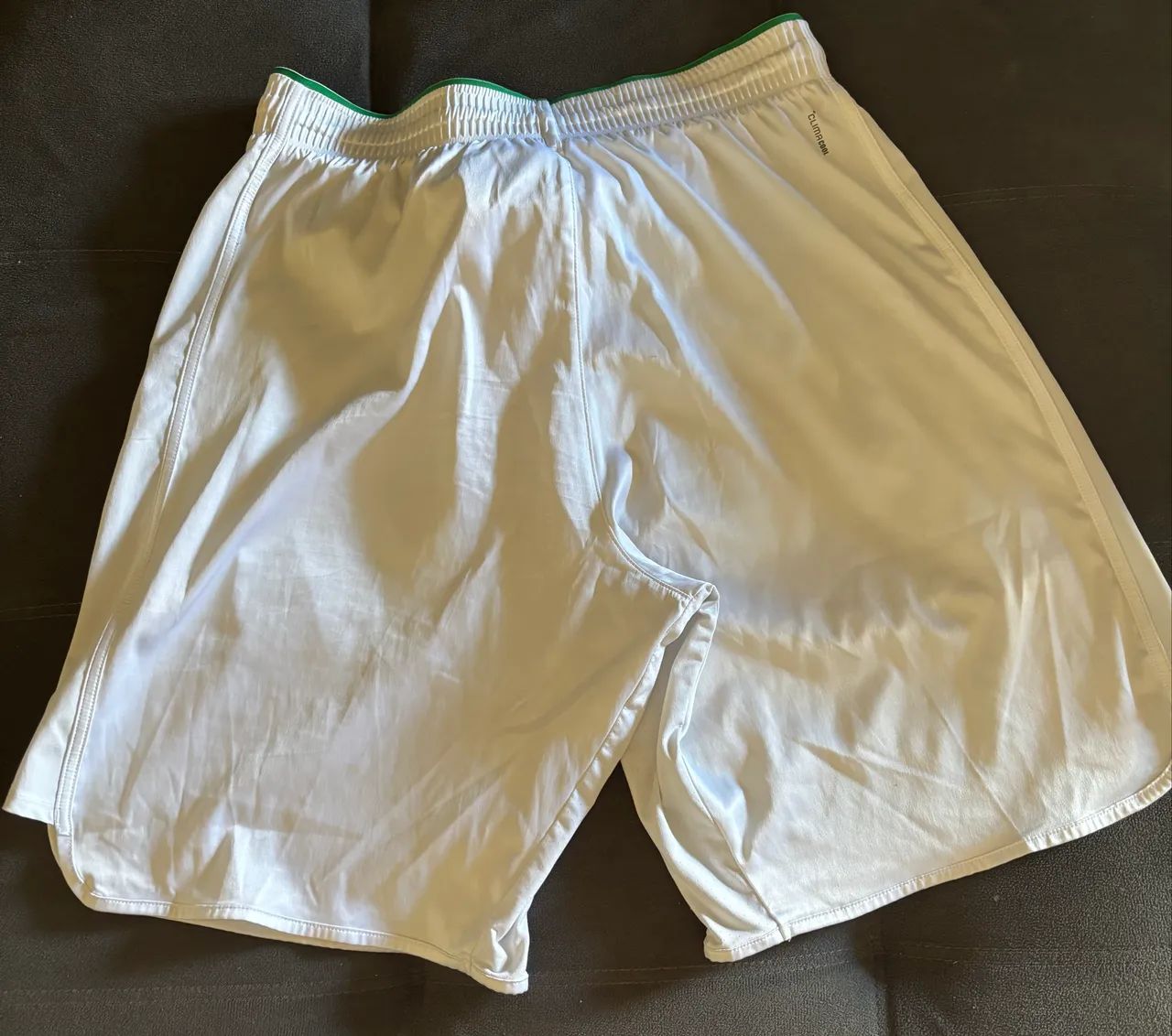 Vendo Bermuda Adidas Original. Tamanho M - Foto 3