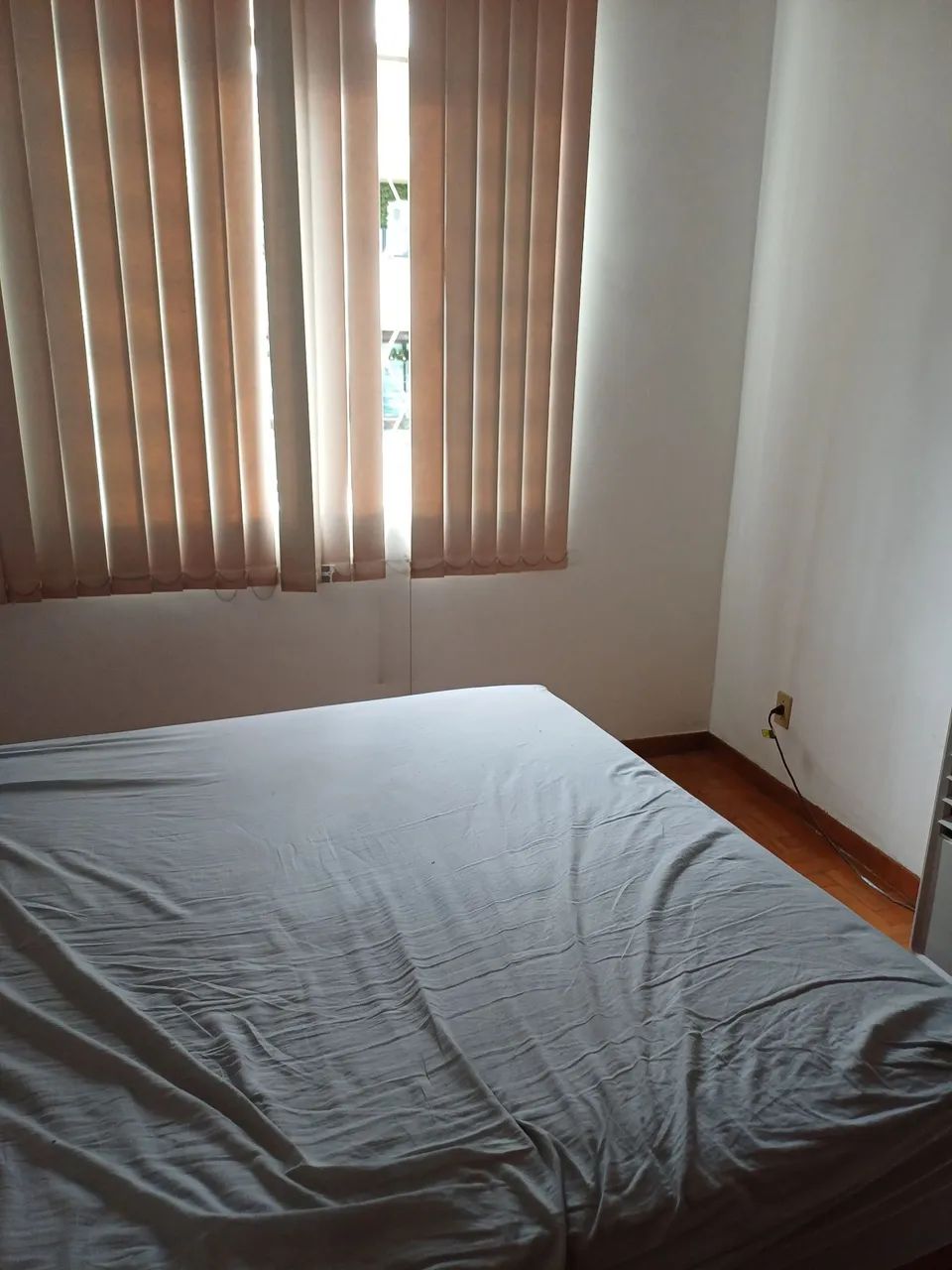 Alugo quarto 
