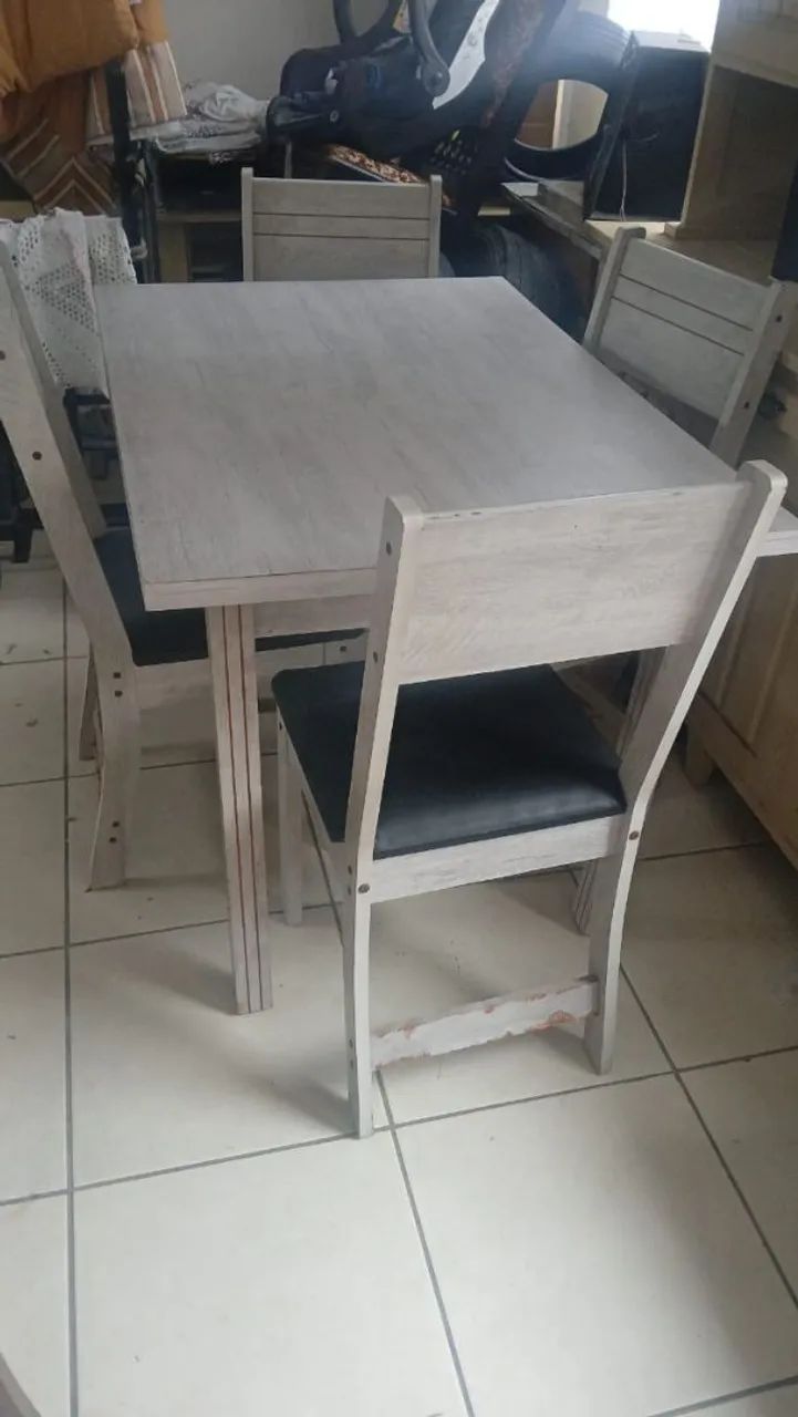 Mesa de 4 cadeiras 