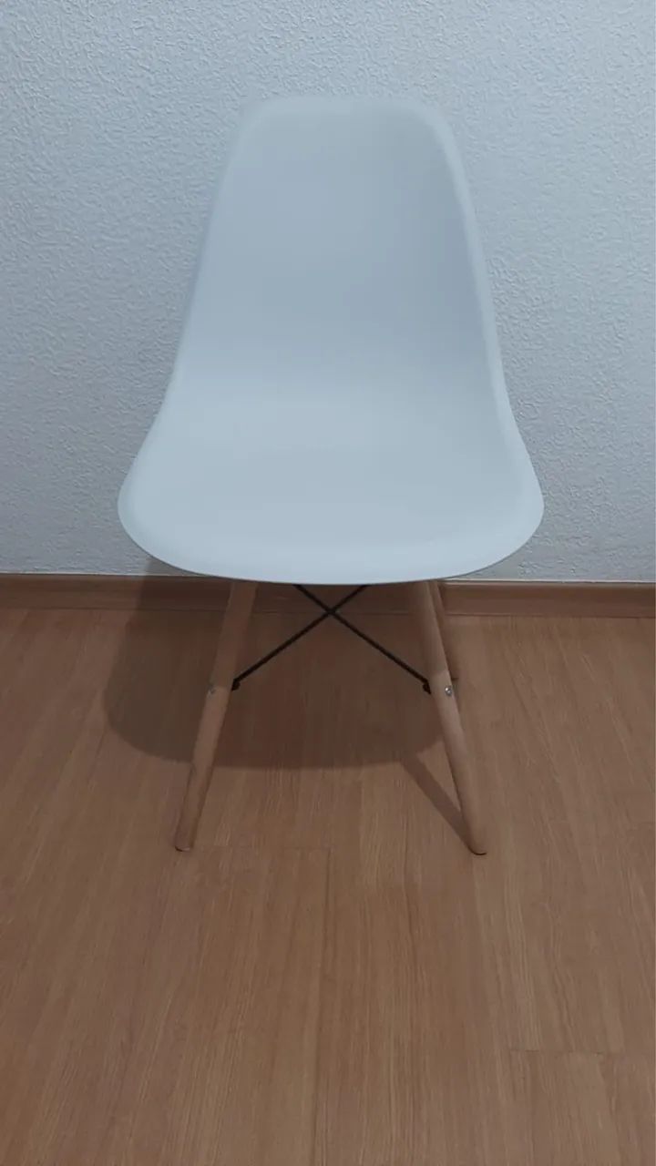 Kit c/ 4 cadeiras Eiffel branca (nunca usadas) - Foto 2