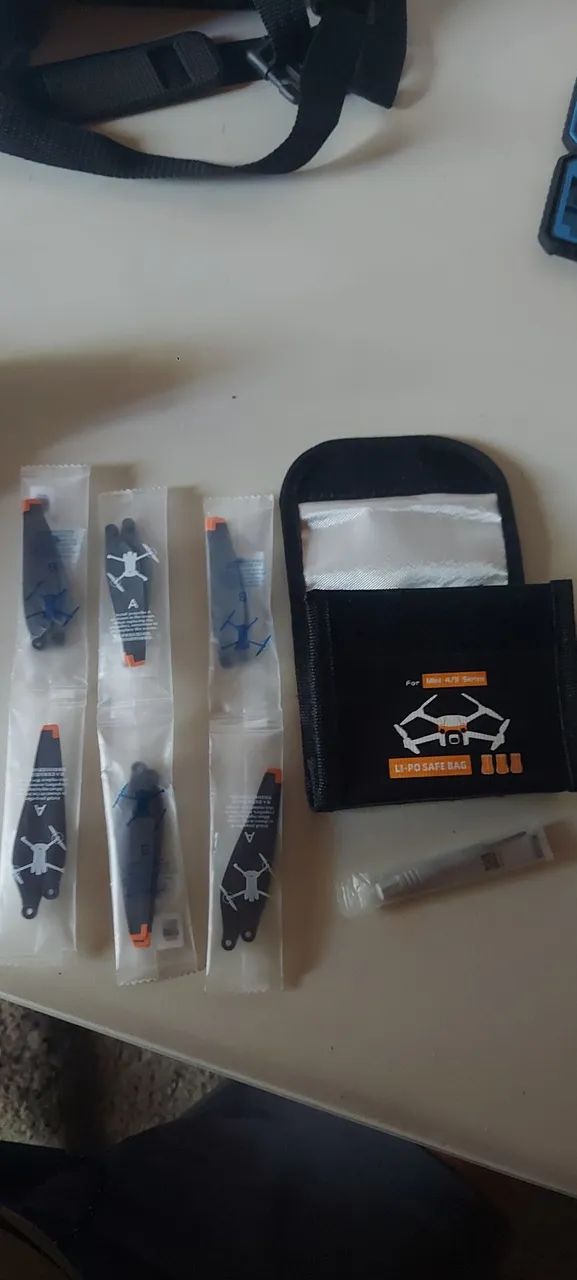 DJI Mini 4 PRO + Combo Plus - Foto 4