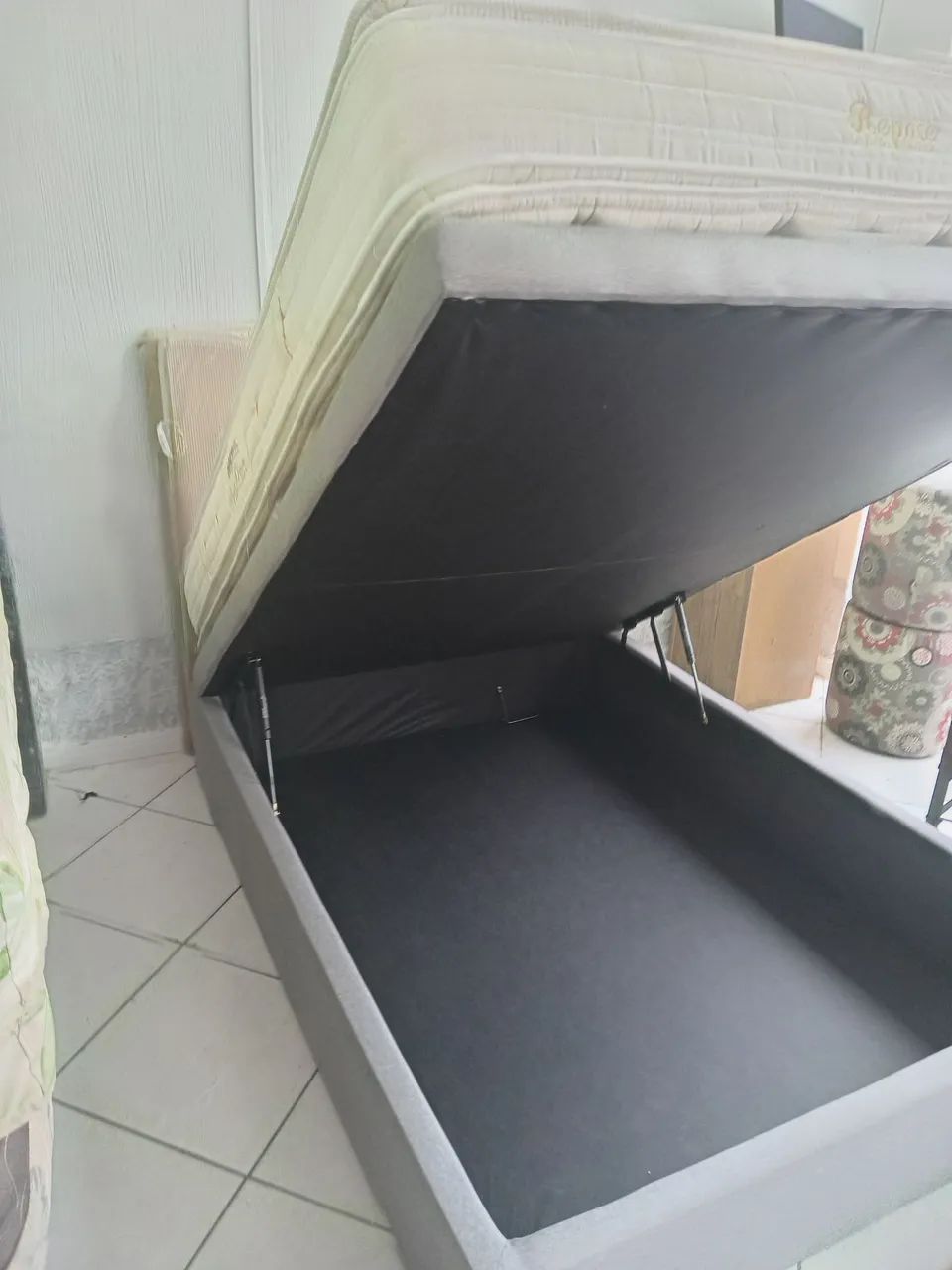 Bazar ( de camas .moveis .colchoes .sofas ) *