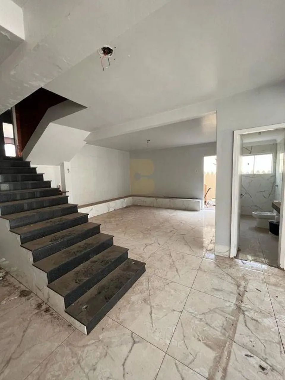 SOBRADO - RESIDENCIAL/COMERCIAL - VENDA - Jardim Cuiabá - Cuiabá/MT