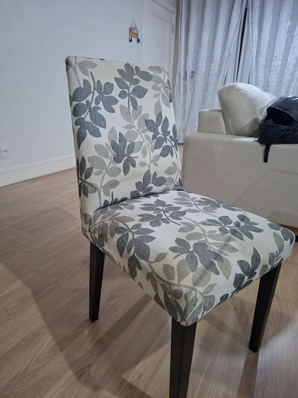 Mesa de jantar 1,80m + 6 cadeiras - Foto 3