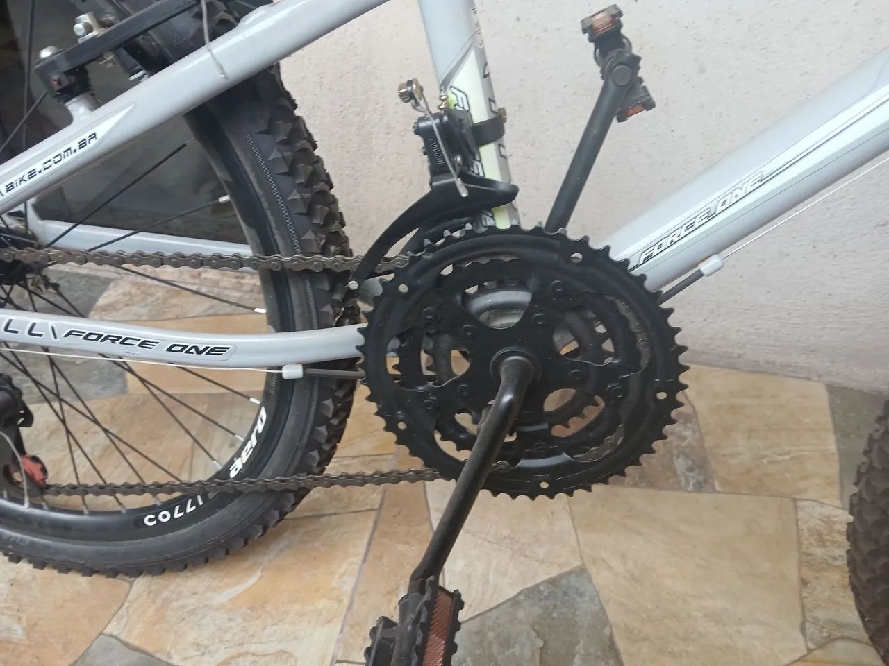 Vendo bicicleta aro 24 semi nova - Foto 2