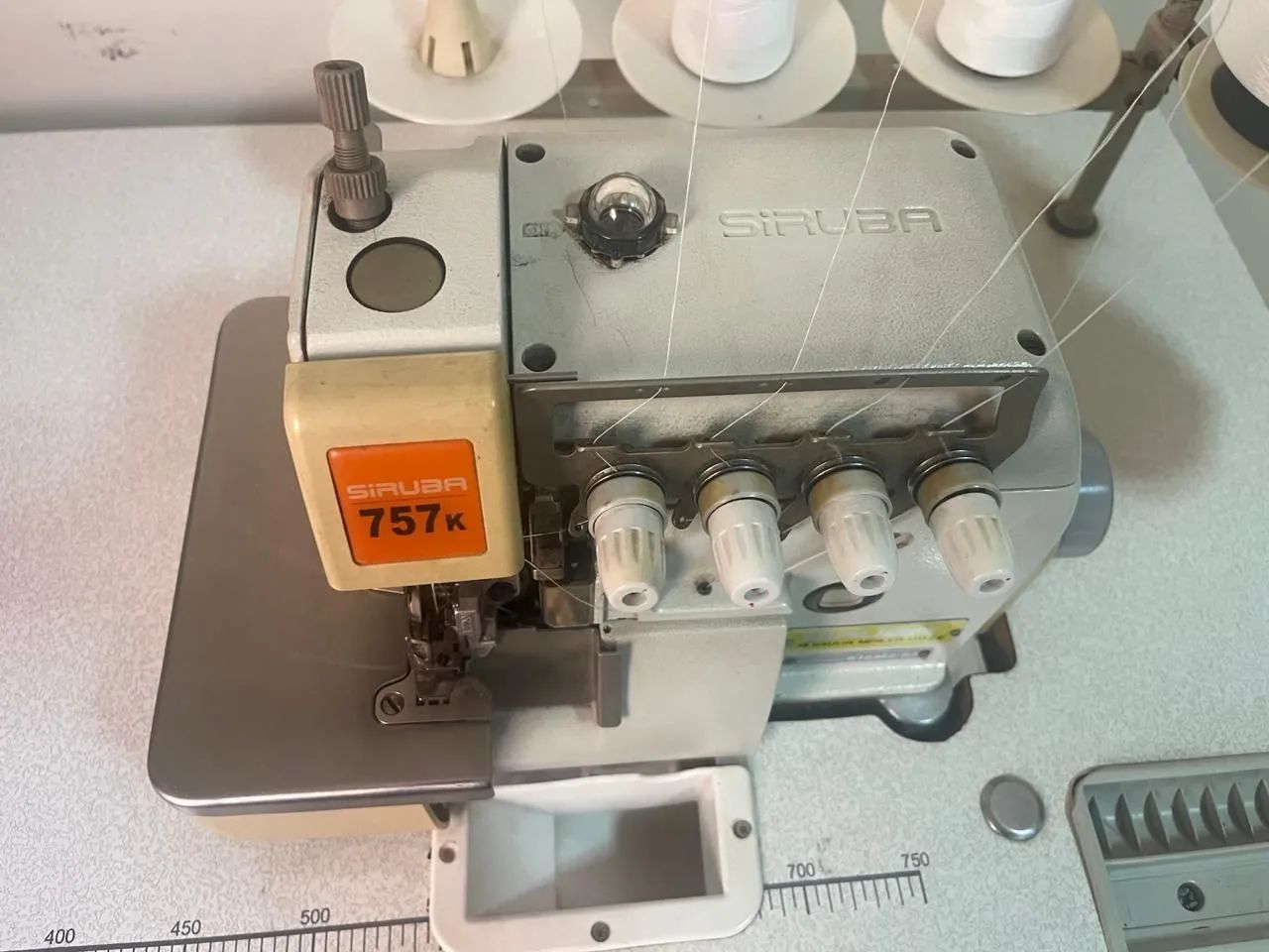 Máquina de costura interlok 