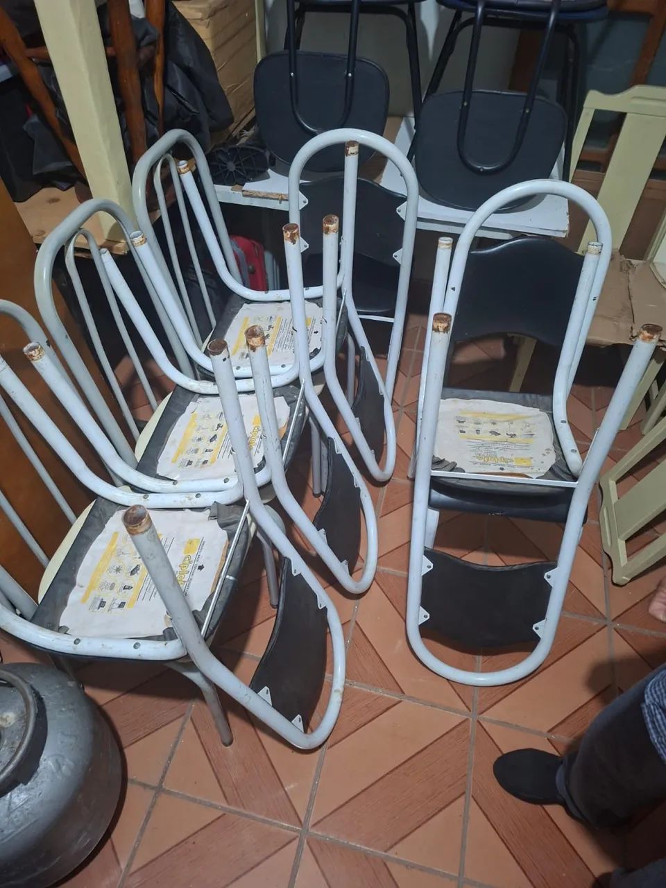 6 cadeiras cada uma por 60 reais 