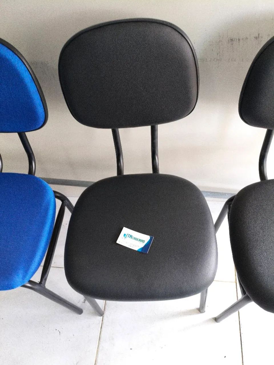 Cadeira fixa com forro novo . - Foto 3