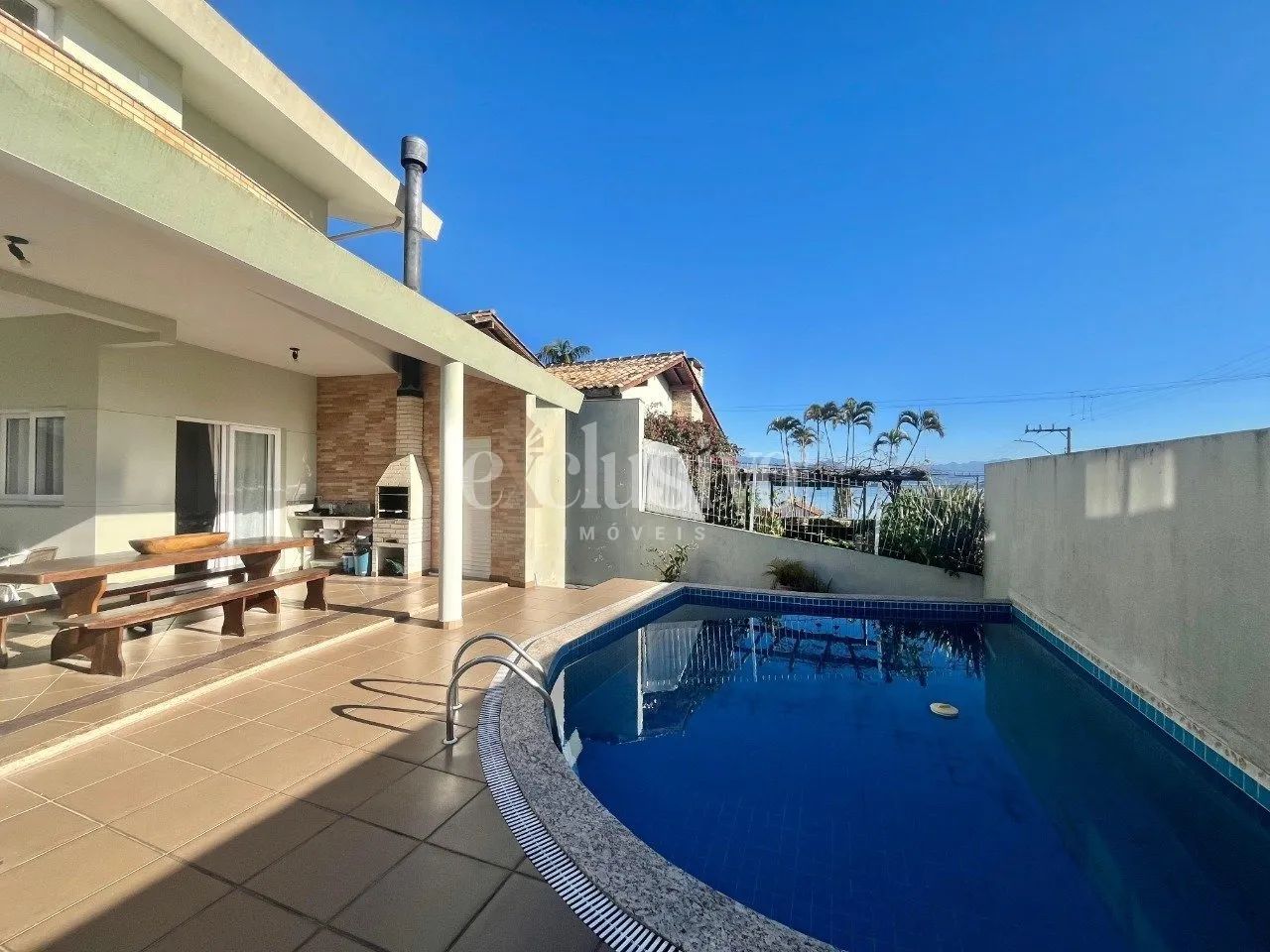 Ampla casa com 6 dormitórios e vista para o mar no bairro Itaguaçu - Foto 3