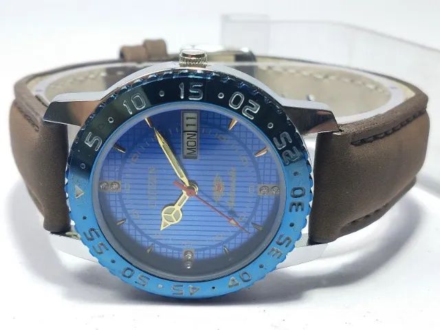 Citizen Automatico 8200  Relógio de pulso analógico com data e dia da semana J76 - Foto 4