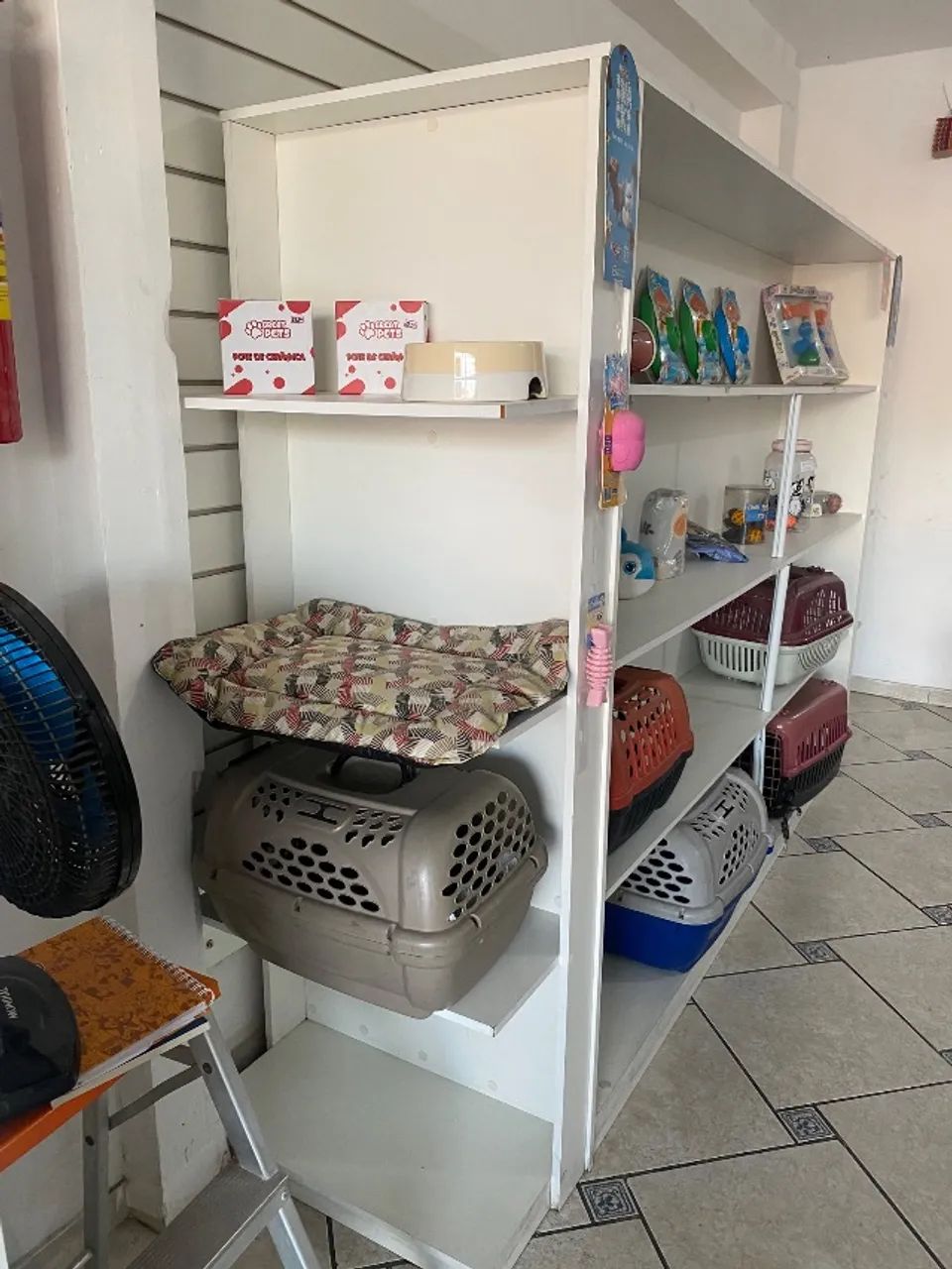 Estante com prateleiras  - Foto 2