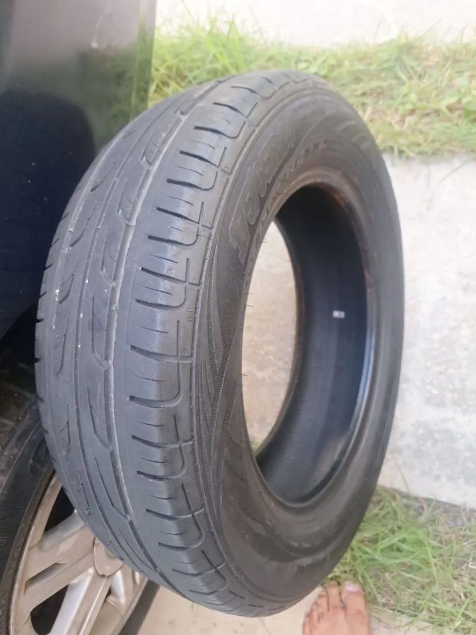 Vendo pneus aro 14 100 reais a unidade 