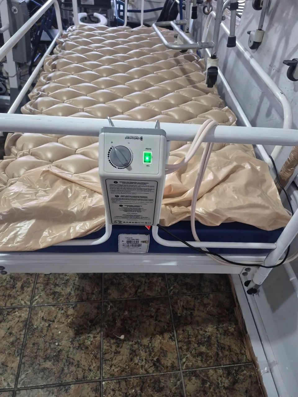 Cama hospitalar c 2 colchoes