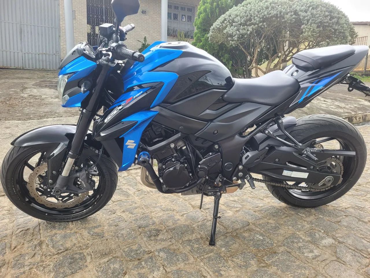 Suzuki GSXS750