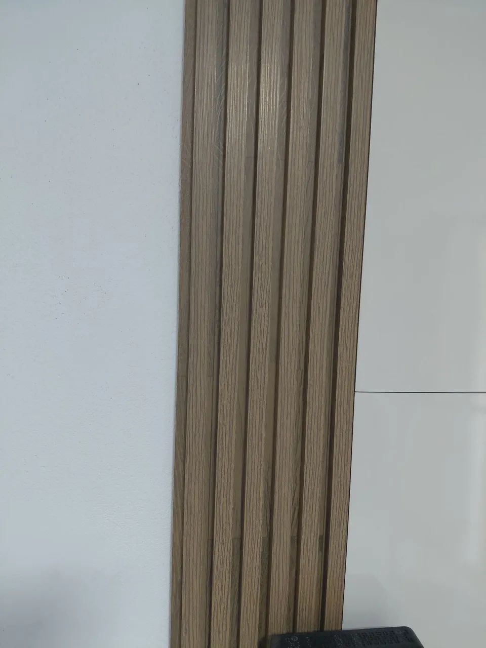 Painel lindíssimo laqueado com ripado e espelho  - Foto 2
