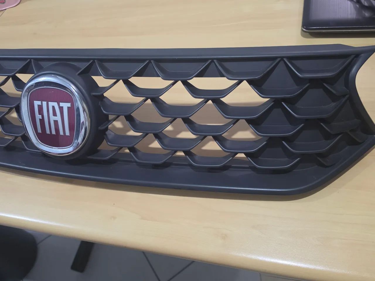 Grade dianteira Fiat original - Excelente estado - Foto 3