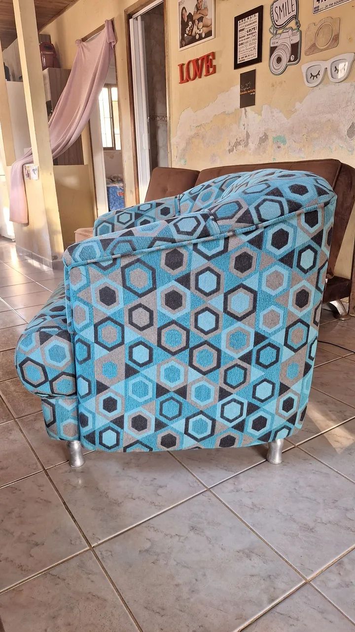 Poltrona Estampada Azul em Ótimo Estado - Foto 4