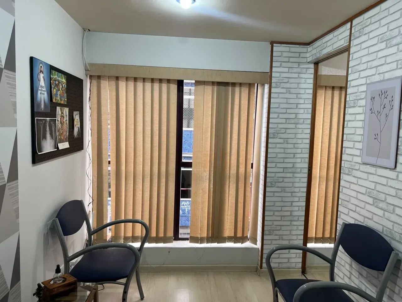 Sala comercial com 17m² no Centro - Nova Friburgo - RJ.