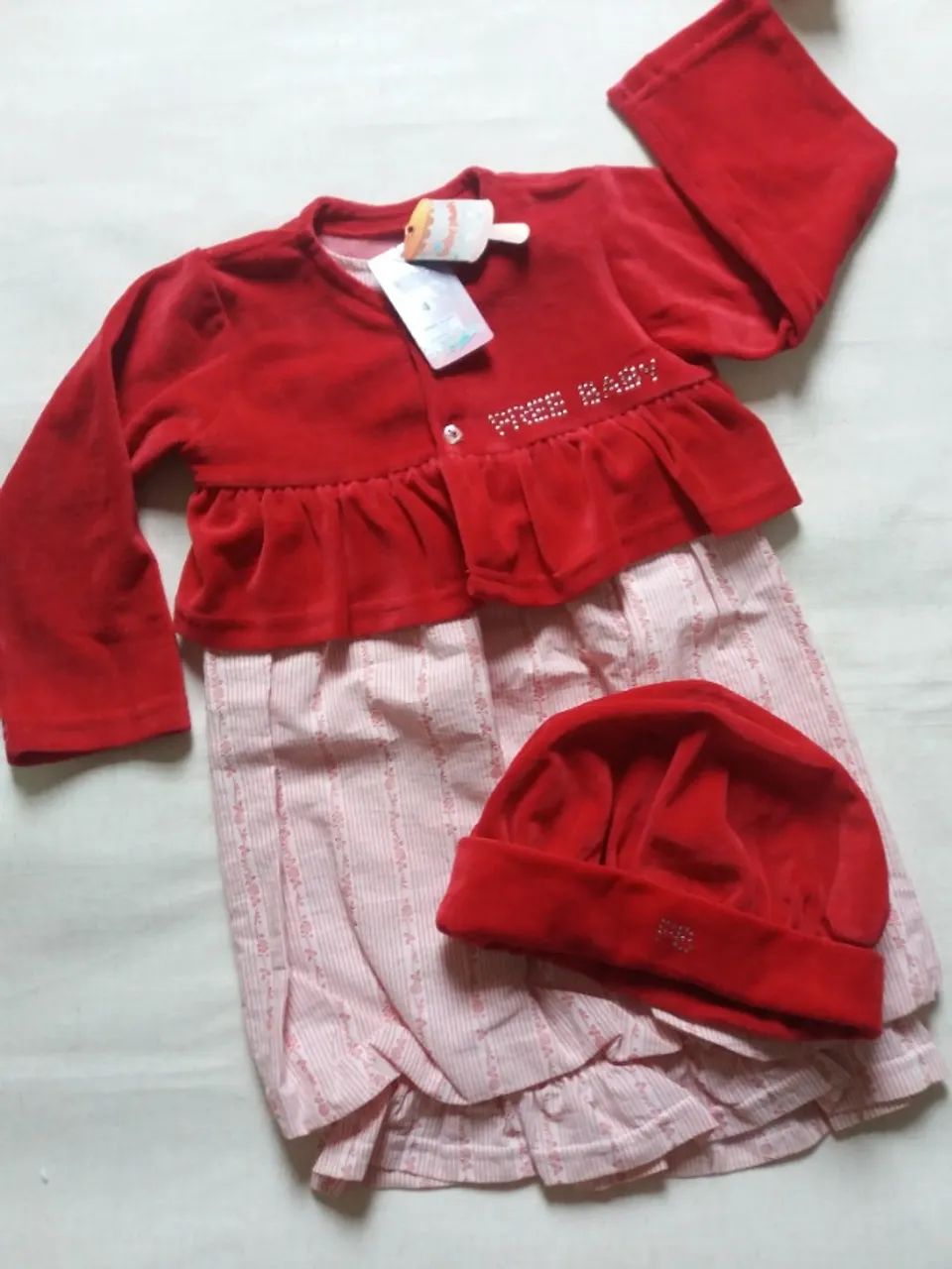 CONJ INFANTIL COM VESTIDO, CASAQUINHO DE VELUDO E GORRO - TAM 3 ANOS - NOVO COM ETIQUETA! - Foto 3