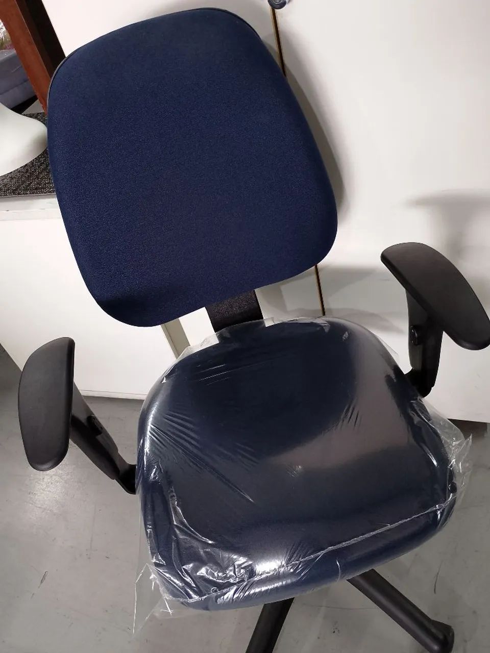 Cadeira Flexform Presidente Azul Petróleo  - Foto 5