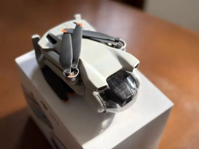 Drone DJI mini 3 controle com tela - Foto 2