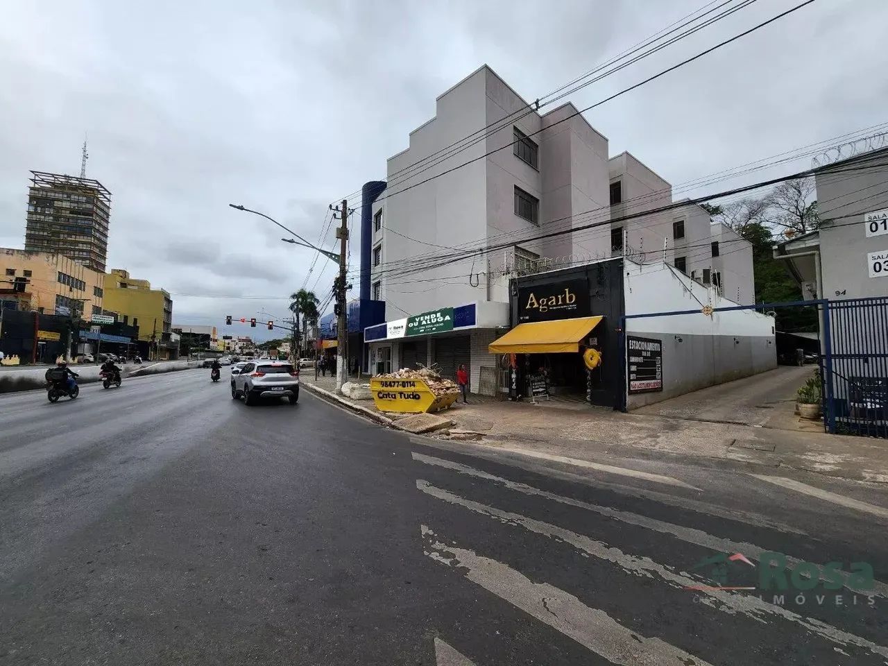 Prédio na Avenida Prainha, Centro