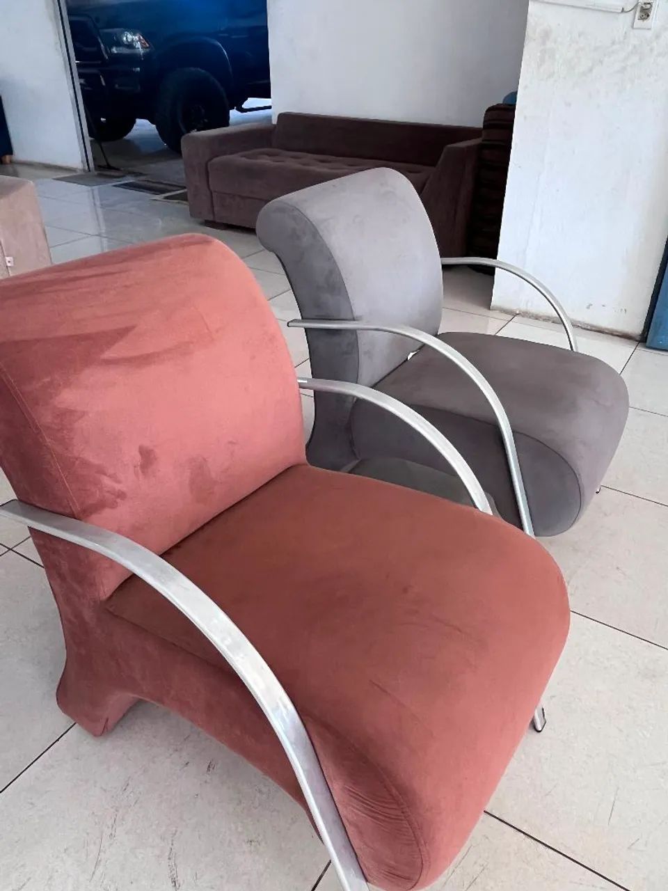 Poltronas, sofás a pronta entrega 