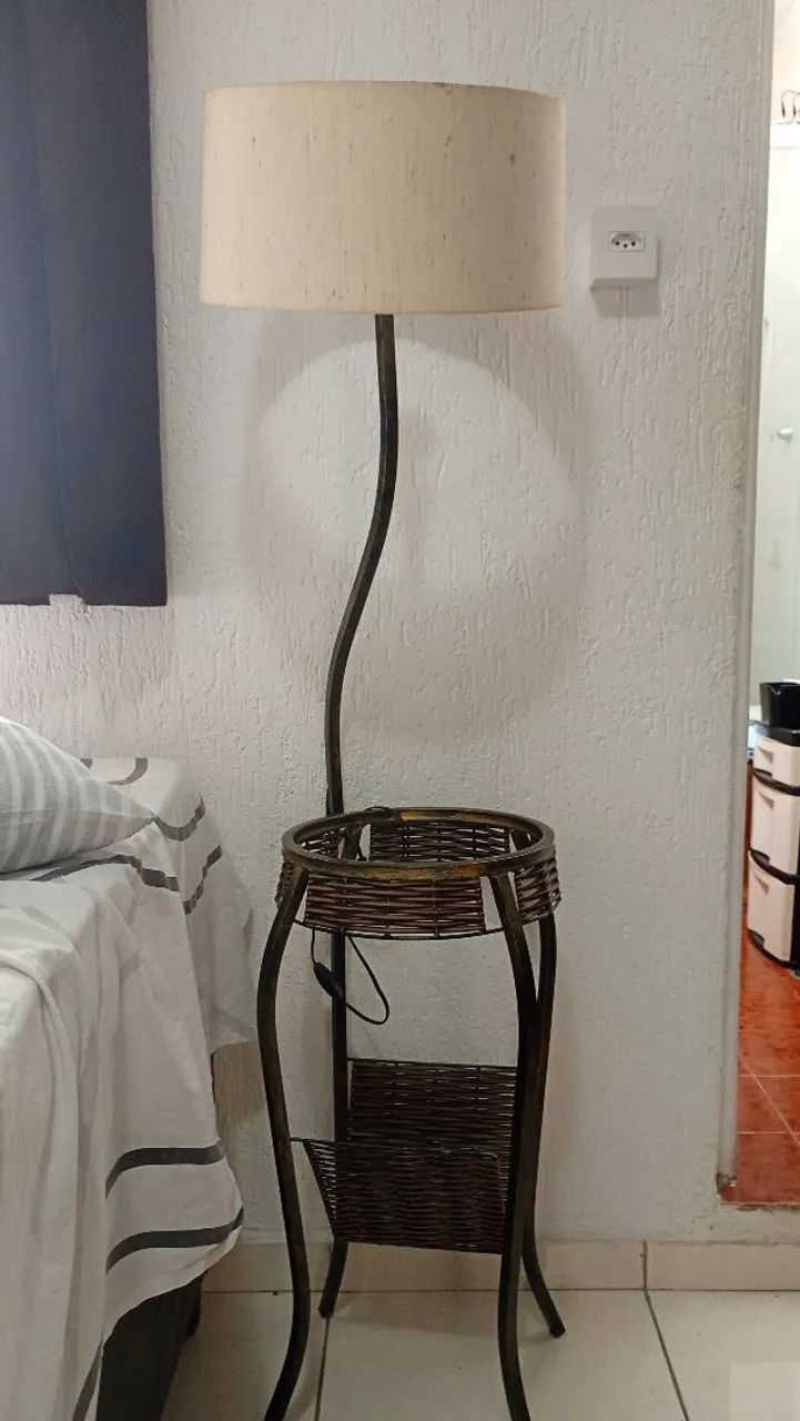 Vendo 2 abajures de ferro trabalhado 200 cada - Foto 3