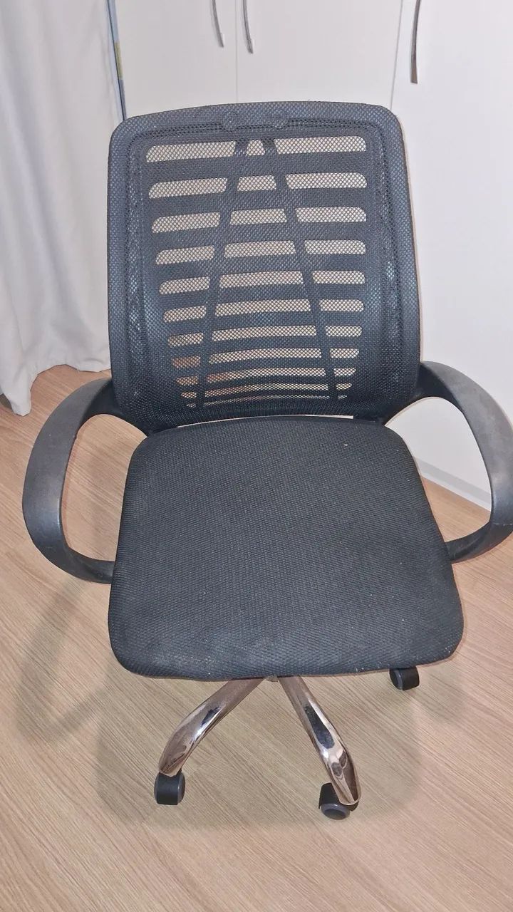 Vendo cadeira para escritório com rodinhas